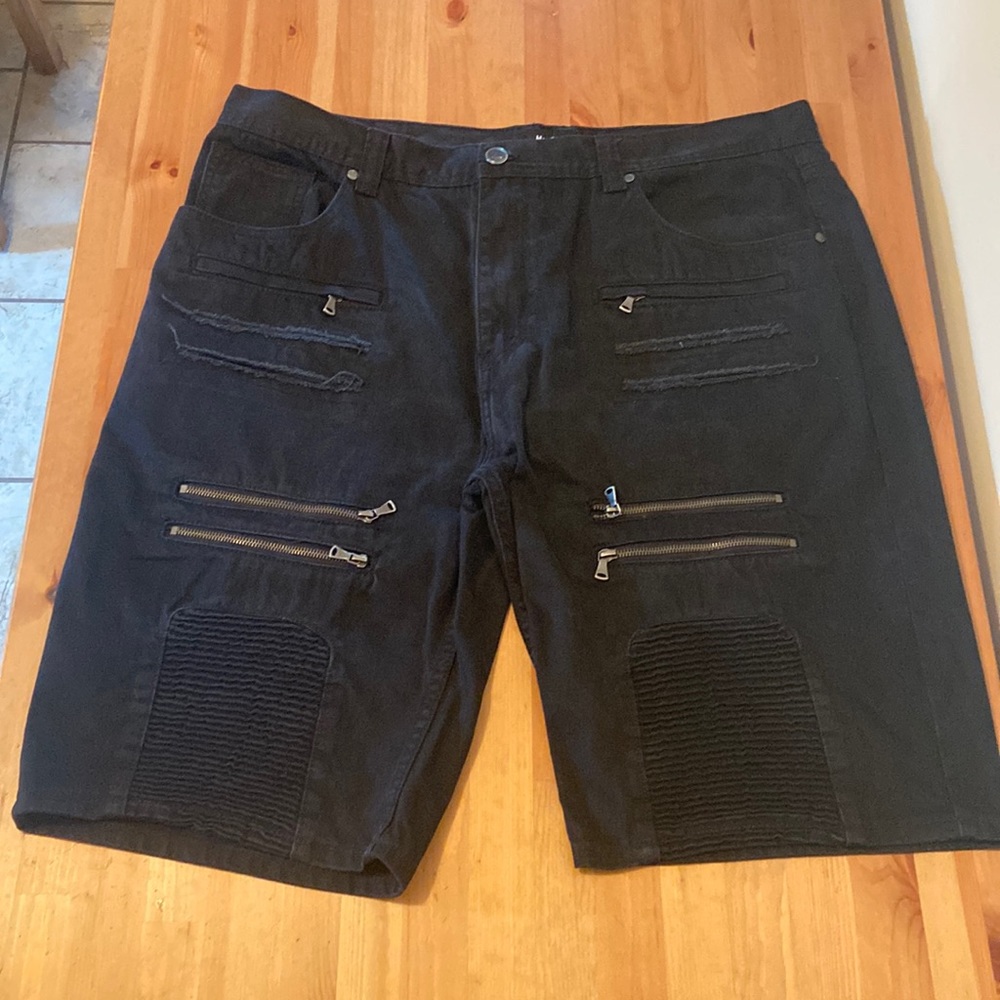 MAKOBI JEAN SHORTS